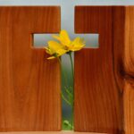Kreuz mit Blume
